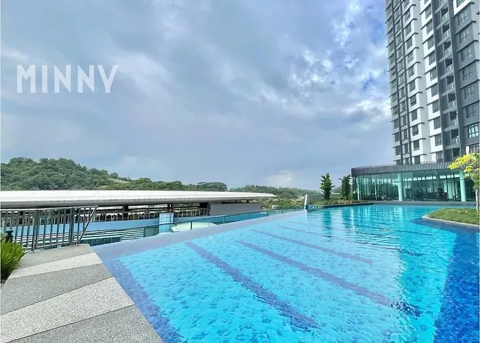 Parkland Batu 11 Near Mrt 5-6Pax Free Parking
