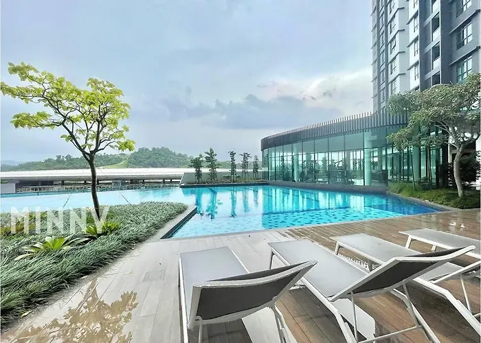 Parkland Batu 11 Near Mrt 5-6Pax Free Parking