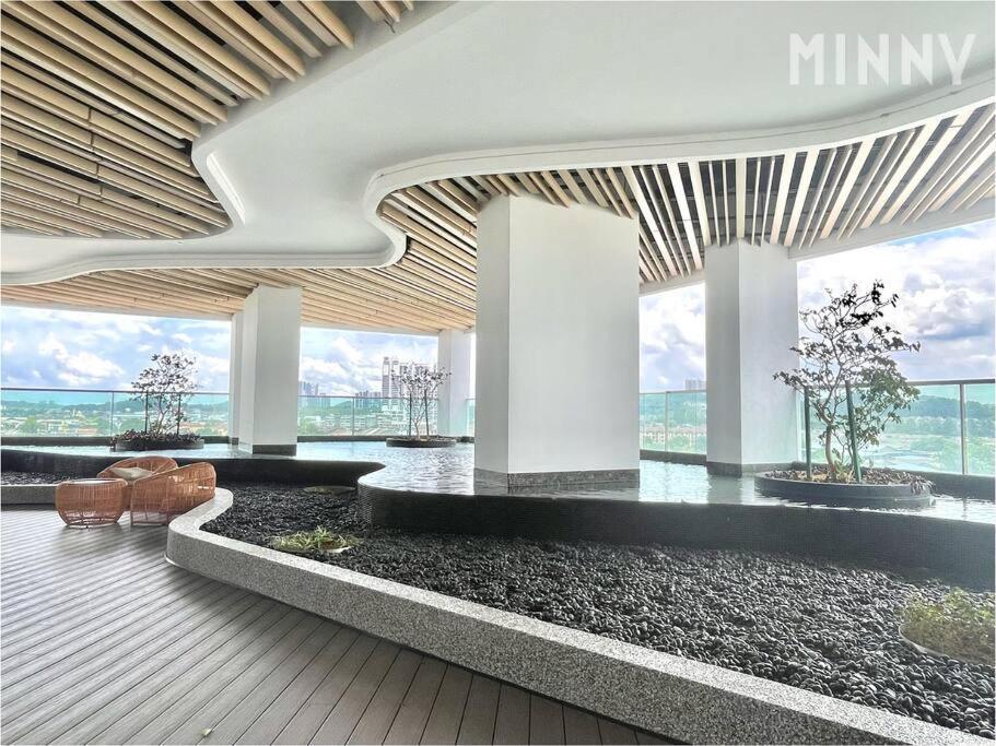 Parkland Batu 11 Near Mrt 5-6pax Free Parking *