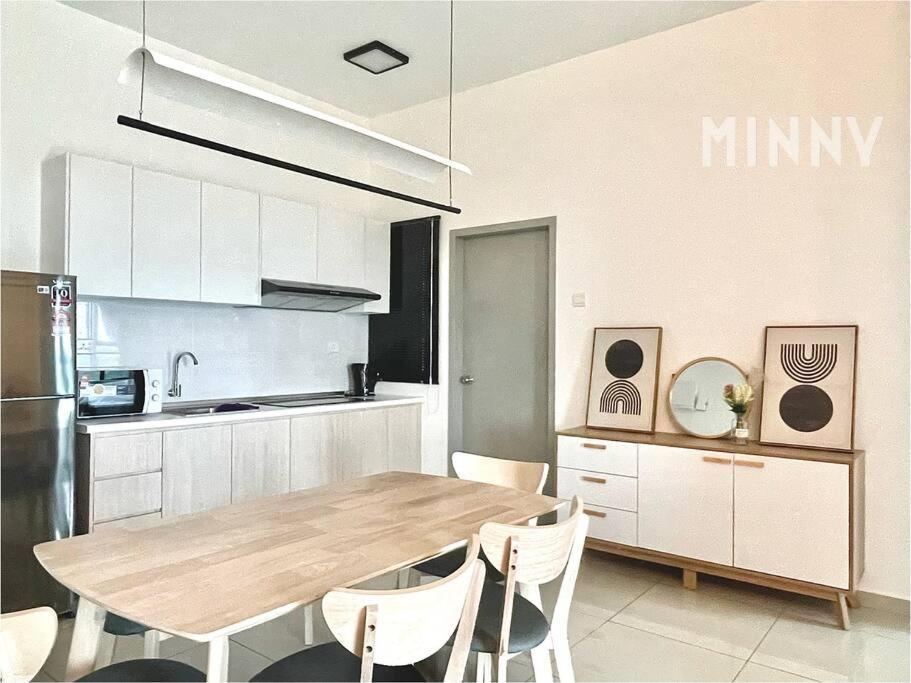 Parkland Batu 11 Near Mrt 5-6pax Free Parking