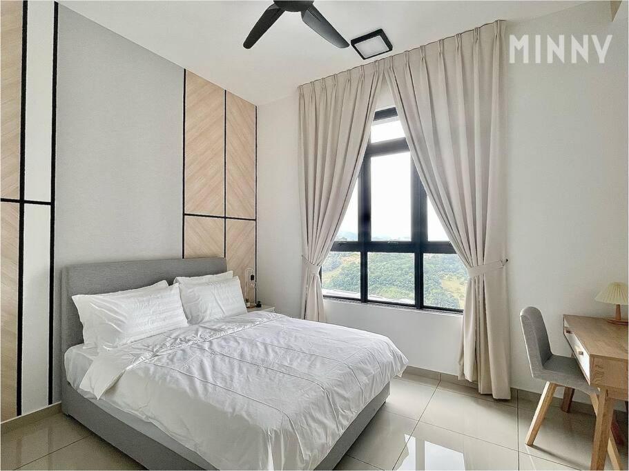 Parkland Batu 11 Near Mrt 5-6pax Free Parking Apartment *