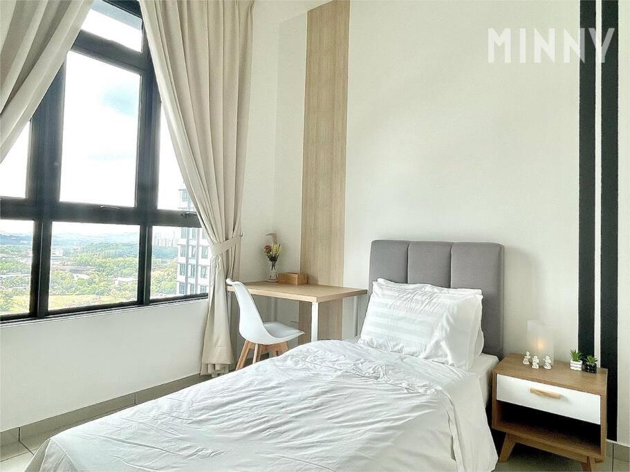 Parkland Batu 11 Near Mrt 5-6pax Free Parking Apartment *